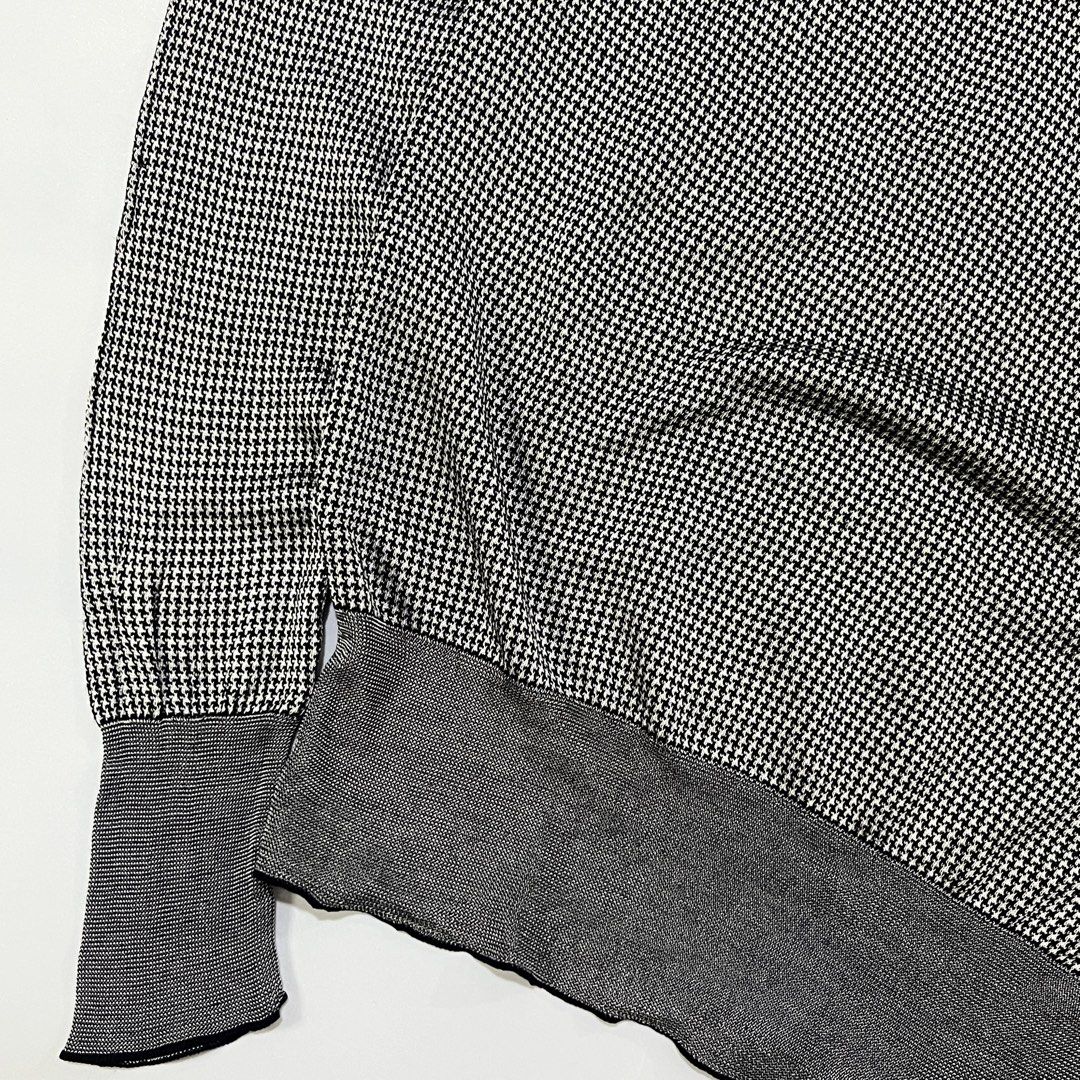 GUCCI HOUNDSTOOTH KNIT SWEATER (Category: Luxury Apparel) located in Bacolod City. Submitted by the.finest (Listing ID 1470535006, Image 3). Description: Gucci Houndstooth Pattern Knit Sweater Tag Size: Small Width: 17 (safe to stretch) Length: 26.5 Condition: 9/10 6,500+shipping fee .
