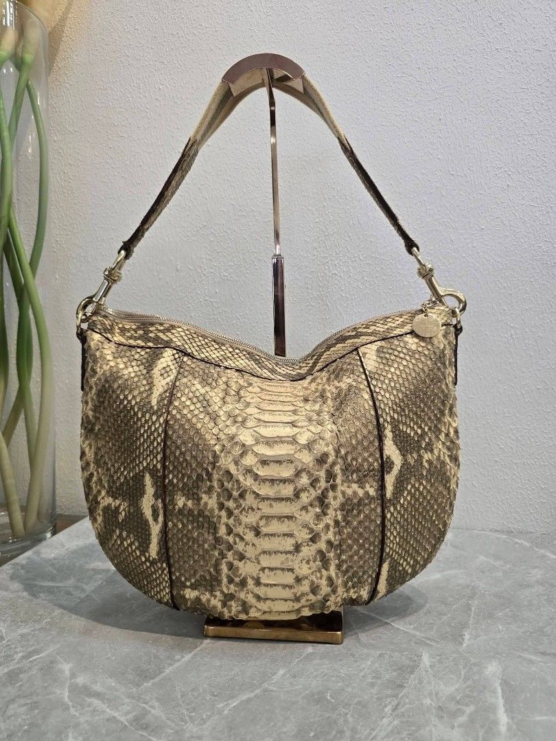 Gucci Python Hobo Bag Authentic💯💯 (Category: Shoulder Bags) located in Davao. Submitted by SecondhandItems97 (Listing ID 1470421434, Image 1). Description: Medium size Real Python Skin💯 Includes Gucci dustbag💯.