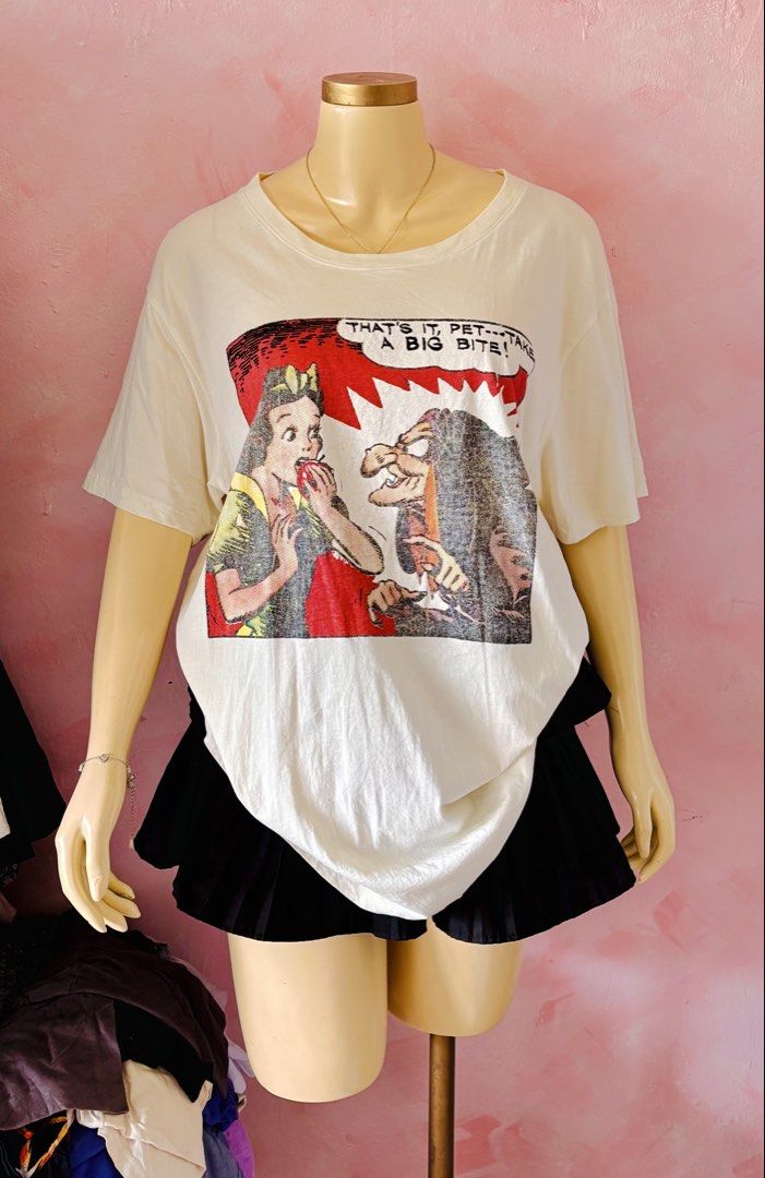 Gucci Snow White Comic Print T-shirt (Category: Shirts) located in Lipa City. Submitted by classyces24 (Listing ID 1470353228, Image 1). Description: - Brand: Gucci - Design: Snow White & Evil Queen comic book art style - Color: Cream - Size: XL - Details: Short sleeves, classic crew neckline - Origin: Made in Italy - Condition: Excellent, fun piece for casual wear.