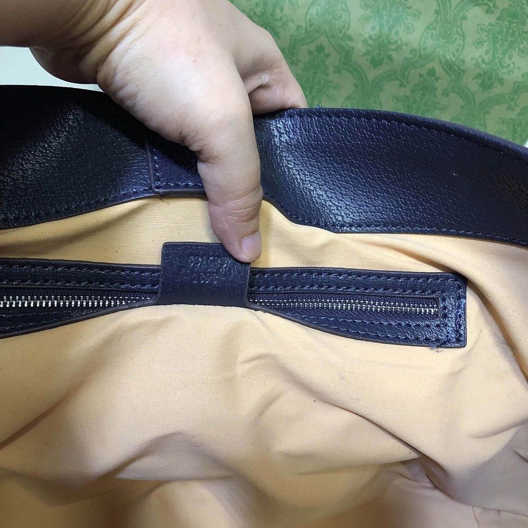 GUCCI TOTE BAG (Category: Beverages) located in Angeles City. Submitted by migs_font29 (Listing ID 1470442396, Image 3). Description: .