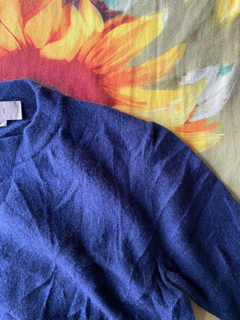 Gucci uniform (Category: Shirts) located in Manila. Submitted by raymondrob54698 (Listing ID 1470357889, Image 2). Description: size small 16 width 18 length.