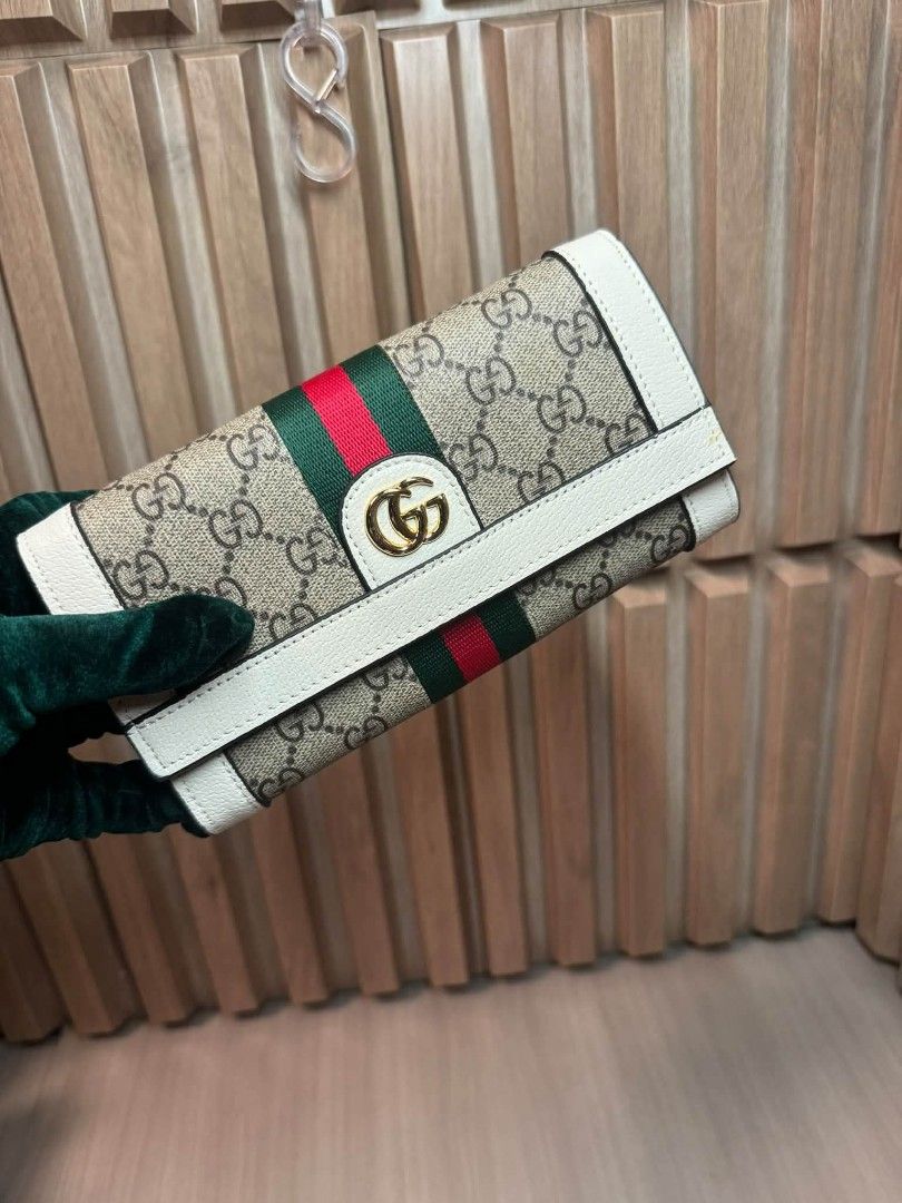 Gucci wallet on chain (Category: Luxury Watches) located in Manila. Submitted by vilmabrandedukaybags (Listing ID 1470510932, Image 2). Description: Gucci wallet on chain.. like new condition with code and gold hardware ❤.