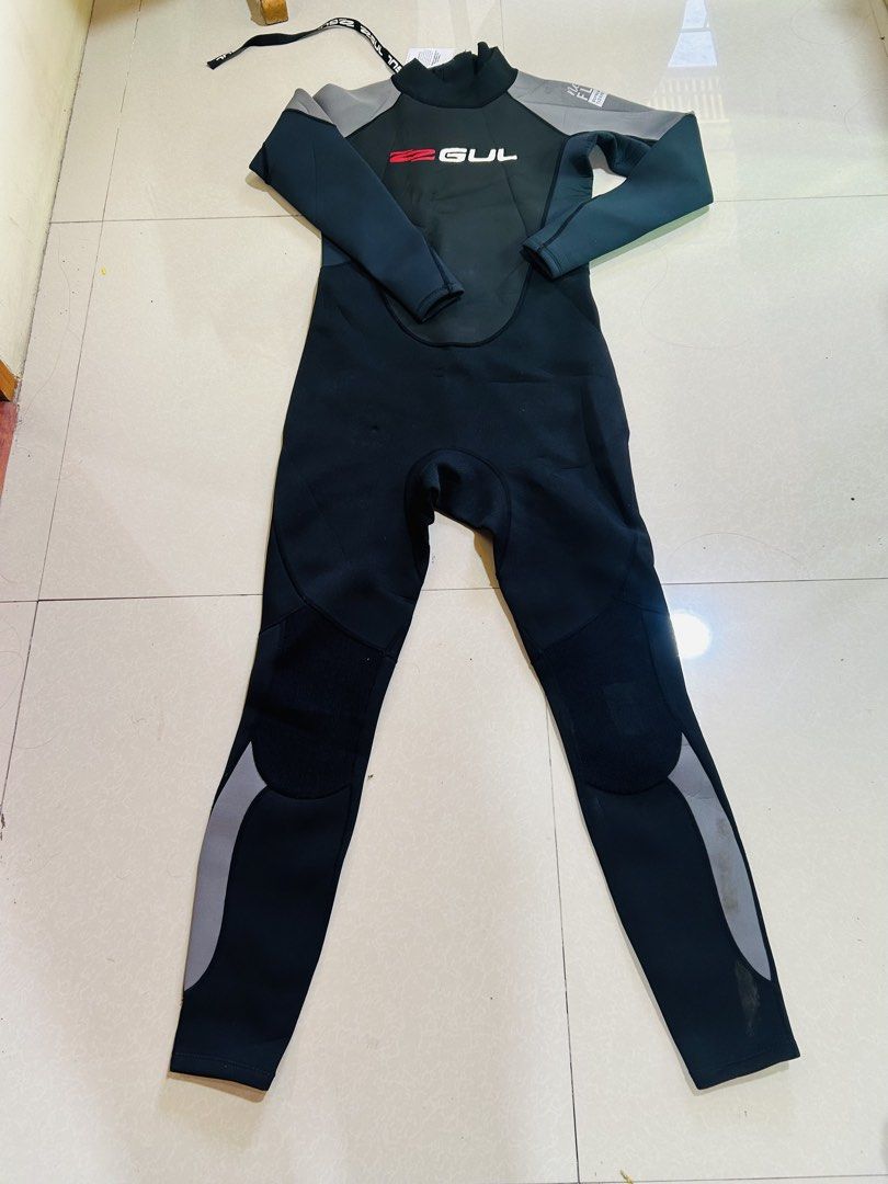 Gul Contour 3:2 Wetsuit Black Grey Size S (Category: Rash guard) located in Manila. Submitted by starbalesukandjapansurplus (Listing ID 1470349323, Image 1). Description: Size Small on tag fit up to Semi Large- Brand: Gul Contour 3:2 Wetsuit - Colorway: Black and grey with red and white branding - Size: UK S, EU S, US S, Asia M - Entry System: Front chest zip - Material: Neoflex supreme flexibility - Condition: Brand new with charity shop tag att