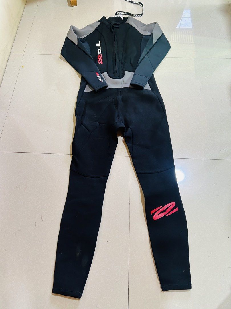 Gul Contour 3:2 Wetsuit Black Grey Size S (Category: Rash guard) located in Manila. Submitted by starbalesukandjapansurplus (Listing ID 1470349323, Image 2). Description: Size Small on tag fit up to Semi Large- Brand: Gul Contour 3:2 Wetsuit - Colorway: Black and grey with red and white branding - Size: UK S, EU S, US S, Asia M - Entry System: Front chest zip - Material: Neoflex supreme flexibility - Condition: Brand new with charity shop tag att