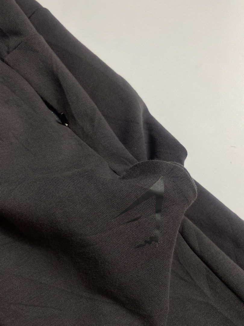 Gym shark sweatpants (Category: Joggers) located in Lipa City. Submitted by _thriftitcloud (Listing ID 1470554254, Image 2). Description: 36x39 Excellent Color rate 9.5/10.