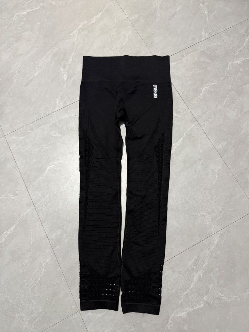 Gymshark Energy Seamless Leggings (Category: Activewear) located in Calumpit. Submitted by Essentiality (Listing ID 1470501190, Image 1). Description: Gymshark Energy Seamless Leggings Small on tag Issue: Cracked print ₱450.