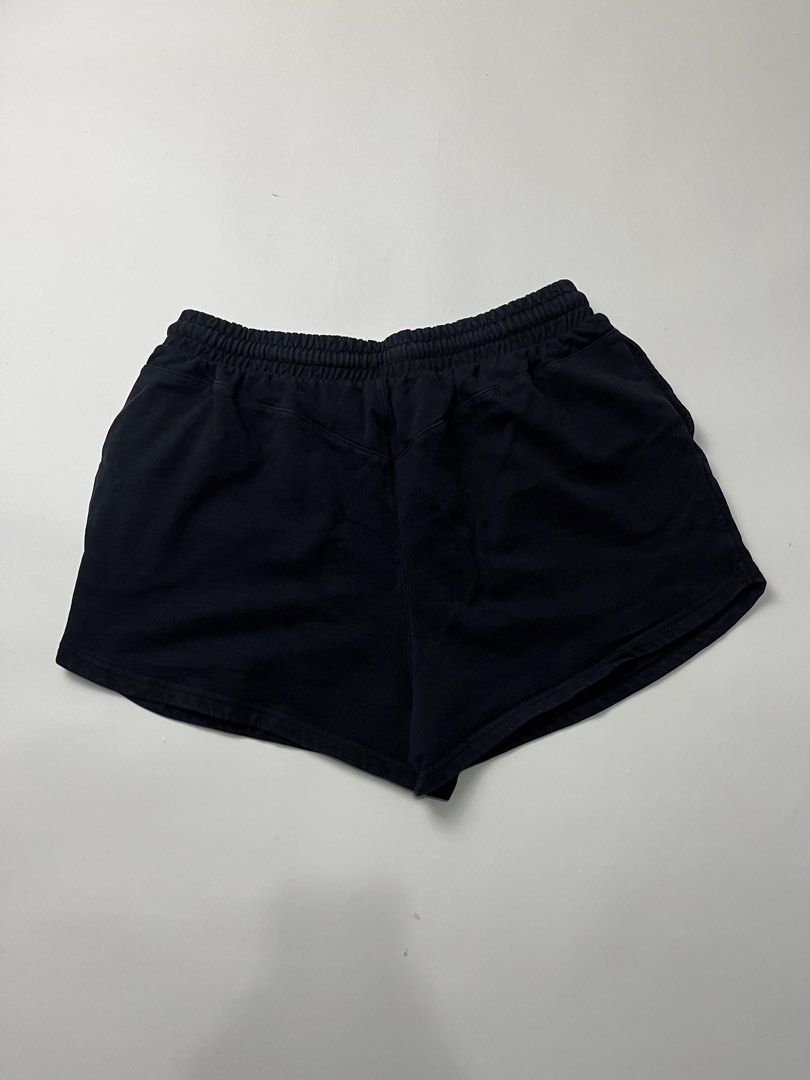 Gymshark Shorts (Category: Shorts) located in Makati City. Submitted by ufcknwthbst (Listing ID 1470362080, Image 2). Description: 32-38 waist 9.5/10 condition No issue.