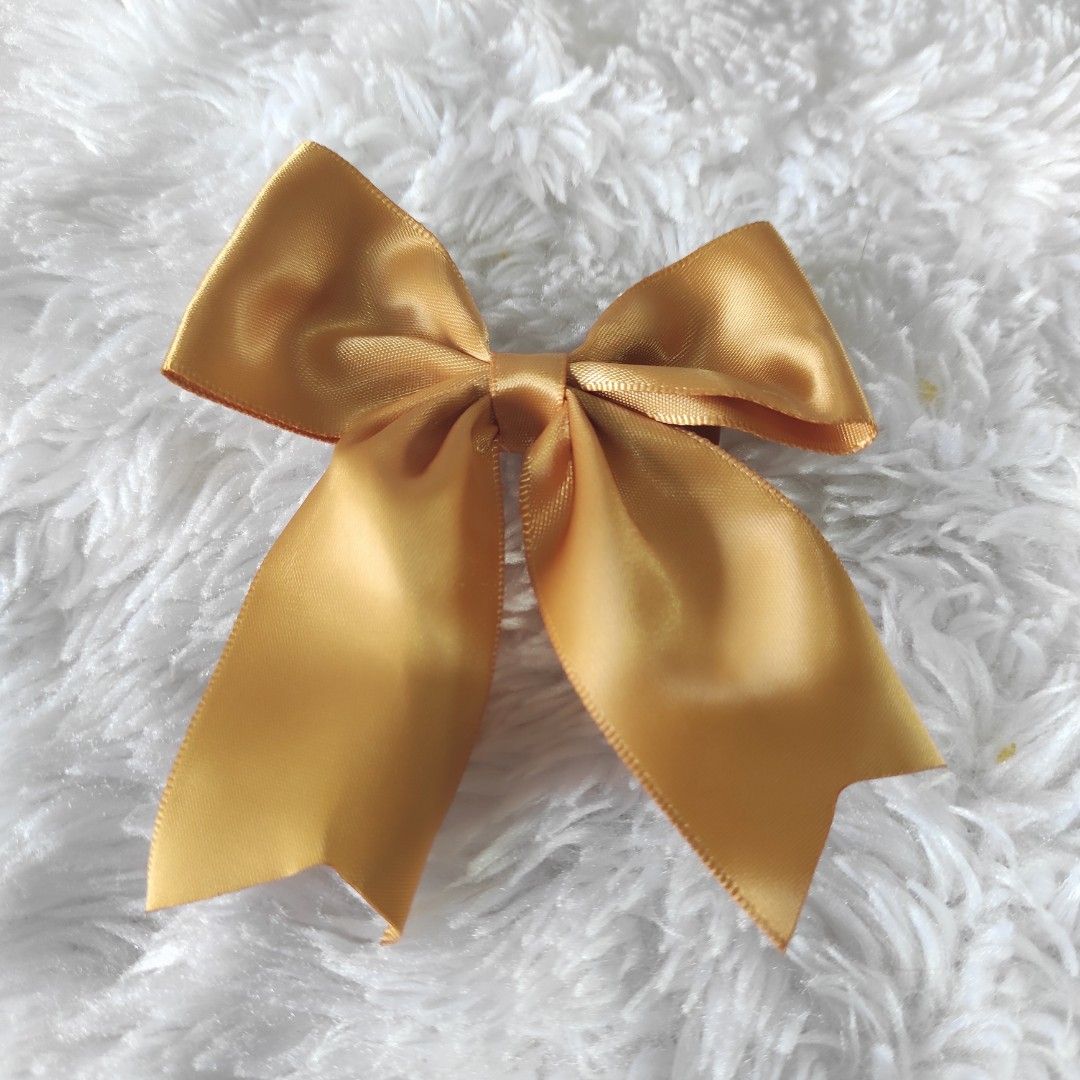 Hair Bows (Category: Babies & Kids Fashion) located in Cainta. Submitted by fukunekojapansurplus (Listing ID 1470368268, Image 3). Description: Take all for 70 pesos Satin Hair Bows 1 pair dk brown 1 pair gold Excellent quality Brand New.