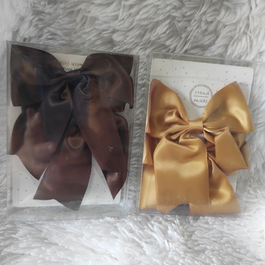 Hair Bows (Category: Babies & Kids Fashion) located in Cainta. Submitted by fukunekojapansurplus (Listing ID 1470368268, Image 1). Description: Take all for 70 pesos Satin Hair Bows 1 pair dk brown 1 pair gold Excellent quality Brand New.