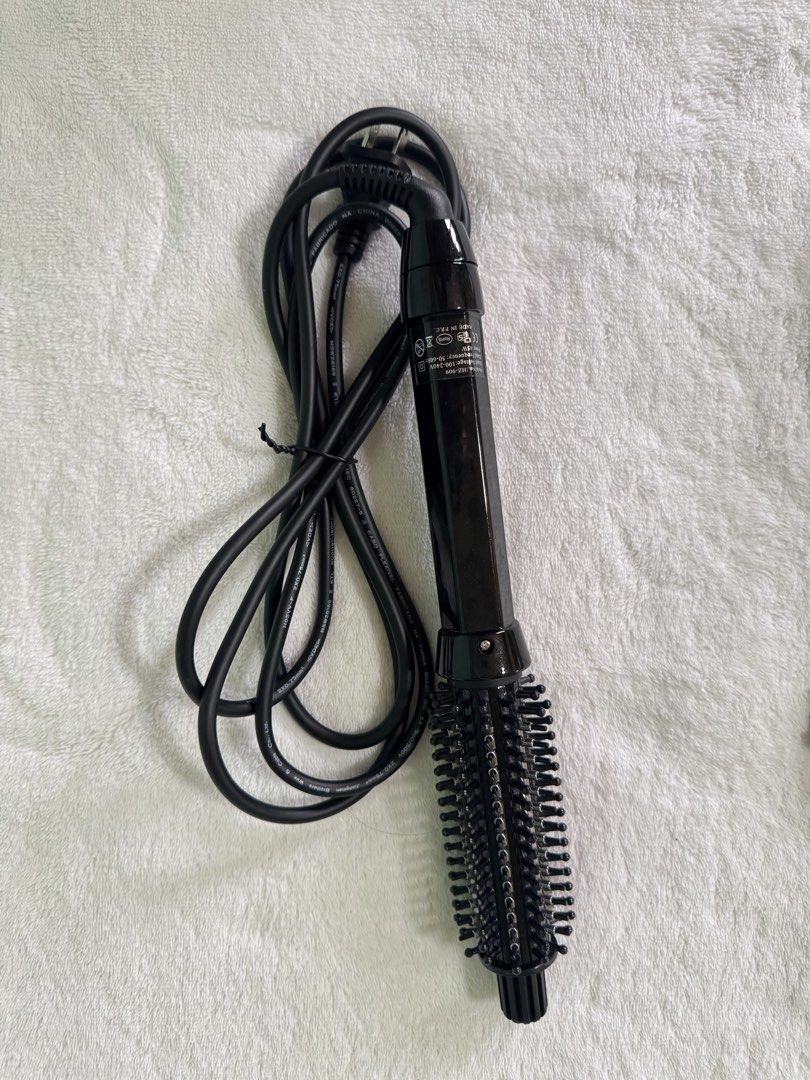 Hair Styling Tools (Category: Hair) located in Manila. Submitted by mmilaomls (Listing ID 1470405157, Image 3). Description: - 2-in-1 Hair Styling Bundle: Get both straight and curly looks effortlessly - Black 26mm Heating Brush: Features digital temperature controls up to 230°C for fast straightening - White & Pink Automatic Curler: Creates perfect, hassle-free curls every time - Ready to Use: Both units come with attached power cords and plugs 