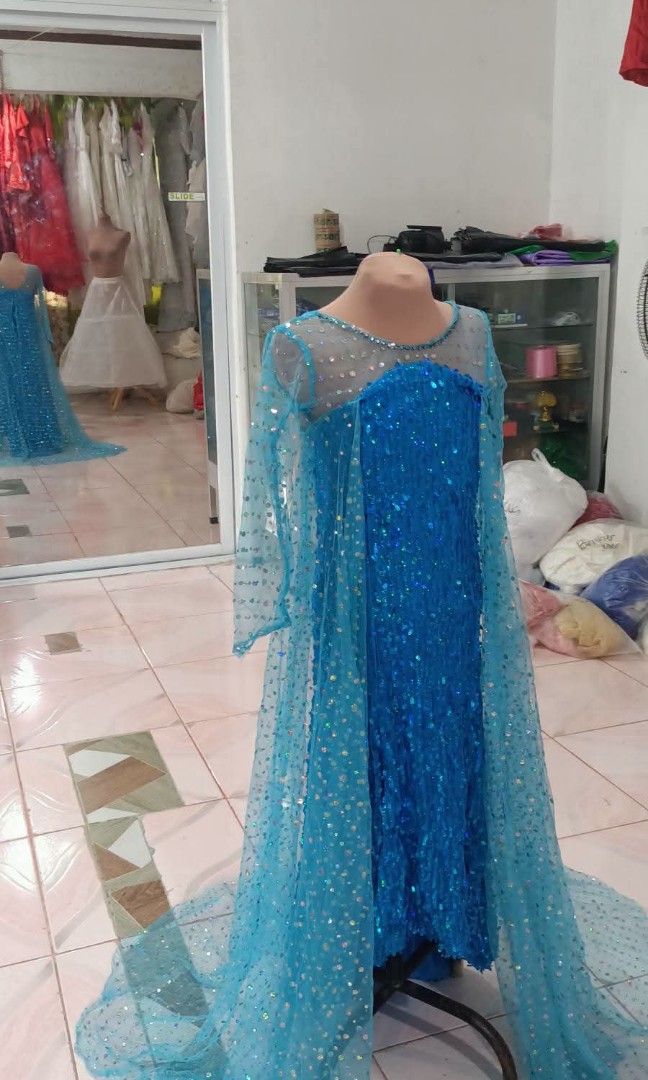 HALLOWEEN COSTUME ELSA FROZEN (Category: Dresses) located in Manila. Submitted by icamalicdem29 (Listing ID 1470397222, Image 2). Description: 5/8yr old fit kids.