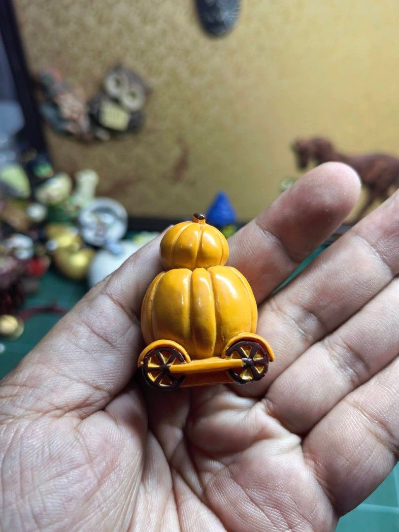 Halloween Pumpkin Carriage Polyresin (Category: Other Home Decor) located in Cebu City. Submitted by dudes_villanueva (Listing ID 1470395841, Image 3). Description: Halloween Pumpkin Carriage Polyresin 📌 In excellent condition..