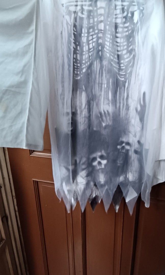 Halloween Skeleton Costume (Category: Babies & Kids Fashion) located in Pasig City. Submitted by heidedieh (Listing ID 1470450297, Image 3). Description: White top 150 7-8 yo Black hooded Skeleton 170 5-6.