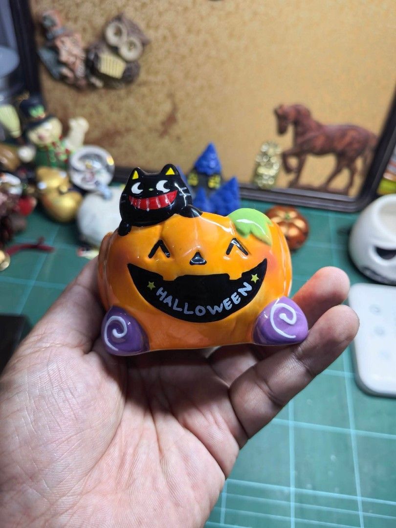 Halloween Trinket Holder Ceramic (Category: Other Home Decor) located in Cebu City. Submitted by dudes_villanueva (Listing ID 1470392134, Image 1). Description: Halloween Trinket Holder Ceramic 📌 May kaunting pain chip sa cat ears..