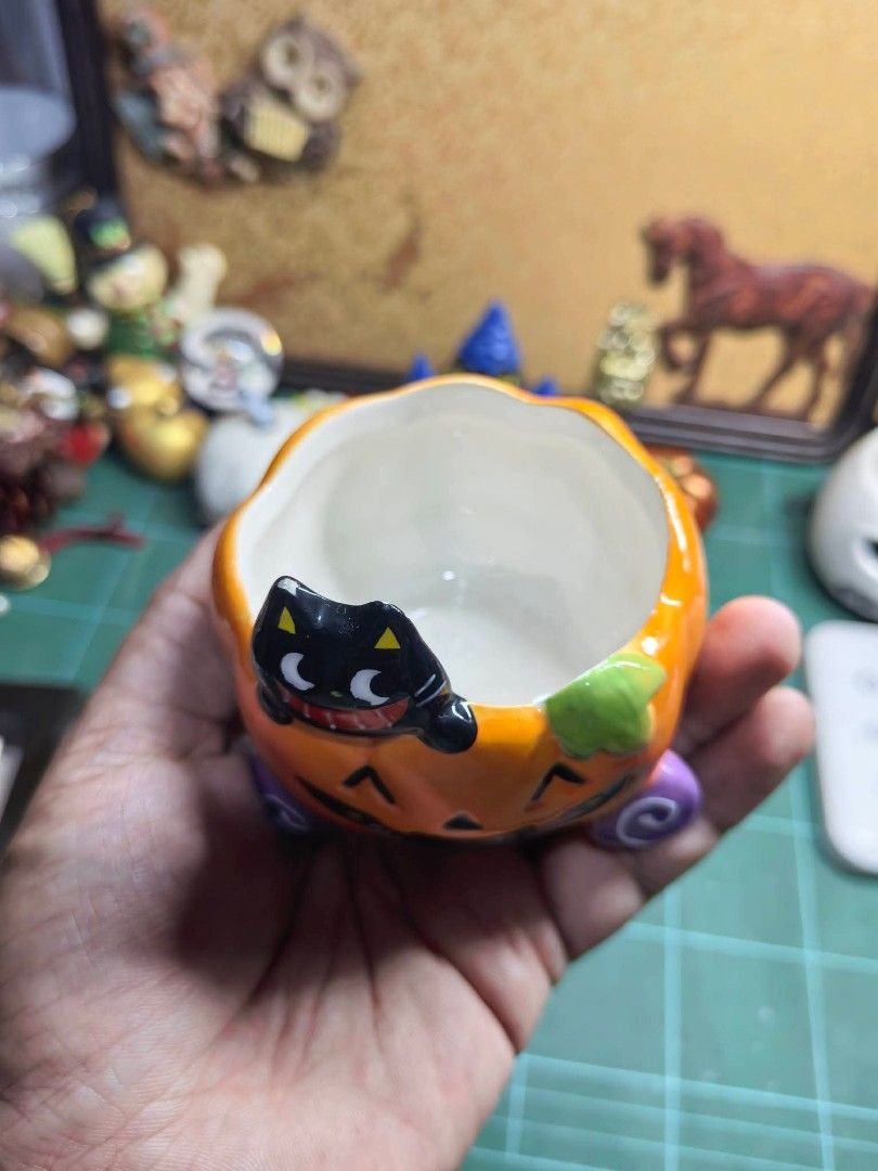 Halloween Trinket Holder Ceramic (Category: Other Home Decor) located in Cebu City. Submitted by dudes_villanueva (Listing ID 1470392134, Image 2). Description: Halloween Trinket Holder Ceramic 📌 May kaunting pain chip sa cat ears..