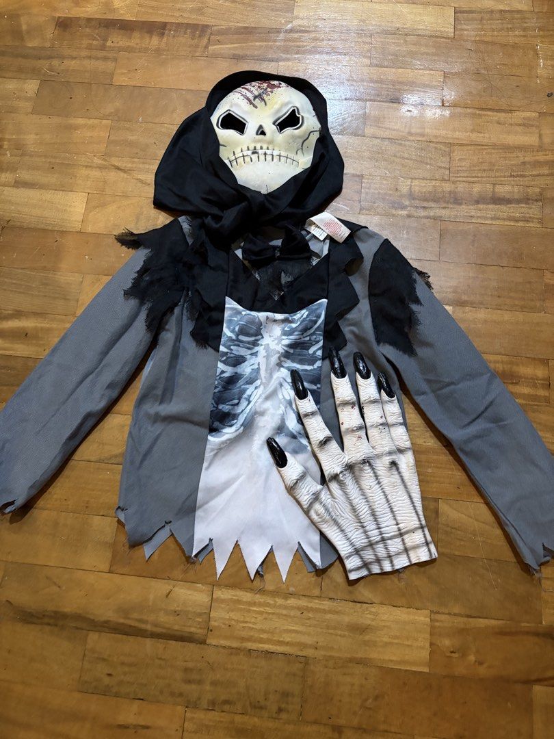 hallowen grimm reaper top with head and hand (Category: Babies & Kids Fashion) located in Manila. Submitted by chandleria (Listing ID 1470458989, Image 1). Description: includes top with head and hand only.