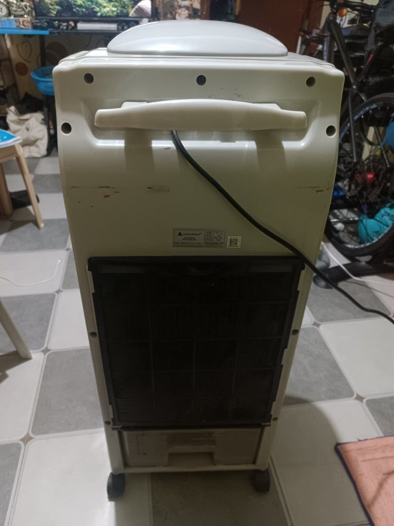Hanabishi Multi-Functional Air Cooler (Category: Other Home Appliances) located in Quezon City. Submitted by daxter8 (Listing ID 1470458555, Image 2). Description: Location: near Fairview Sandigan Qc Only... Issue: The up and down swing only... defective na po pero sabi ng pinagbilhan namin is kaya pa raw po ma-fixed ng mekaniko po. P.S. Can do meetups pero kapag lalamove del., shoulder ni buyer ang SF and strictly payment first po ako para no ha