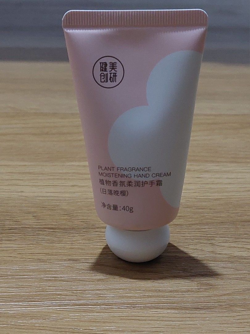 Hand Cream (Category: Hands & Nails) located in Cavite. Submitted by prettyonfleek.finds (Listing ID 1470355644, Image 1). Description: Bought but never use. can meet up around Dasmariñas or via lalamove..
