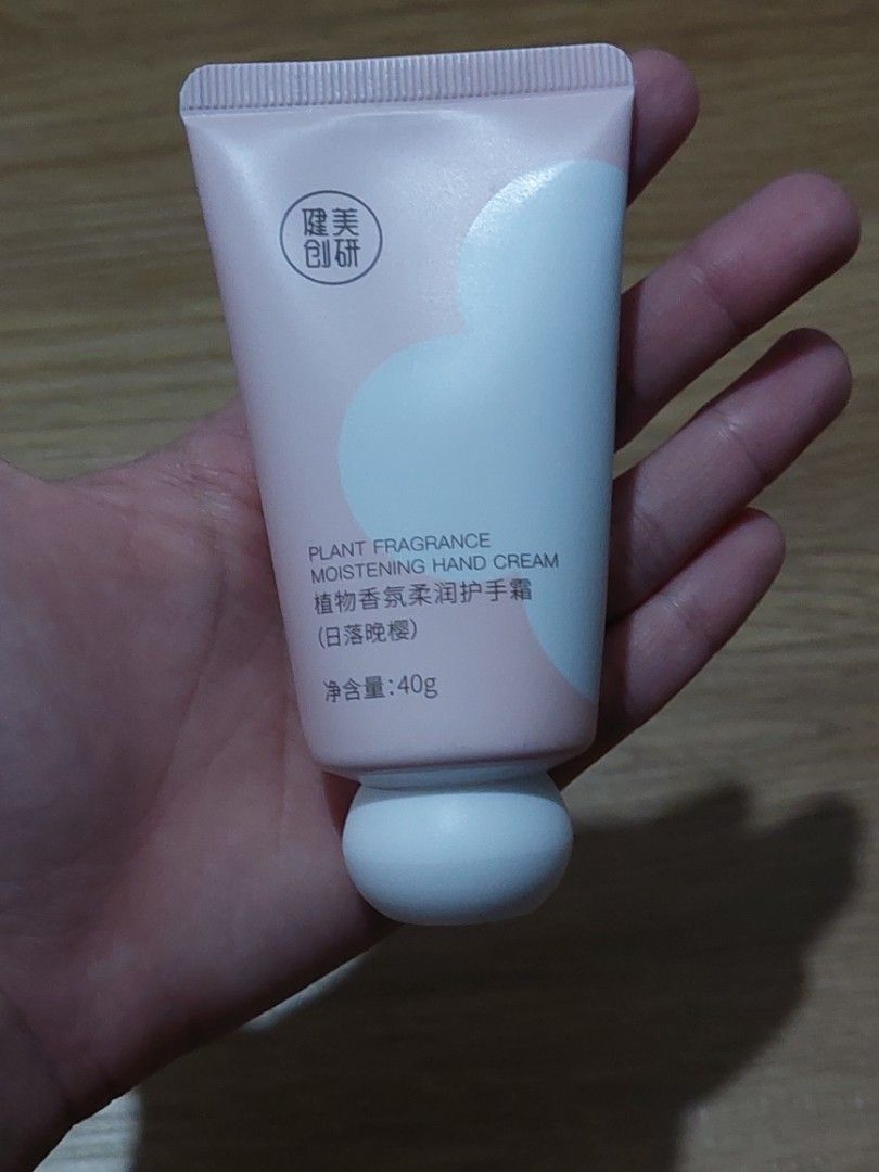 Hand Cream (Category: Hands & Nails) located in Cavite. Submitted by prettyonfleek.finds (Listing ID 1470355644, Image 2). Description: Bought but never use. can meet up around Dasmariñas or via lalamove..