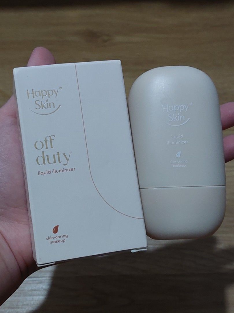 Happy Skin Liquid Illuminizer (Category: Makeup) located in Cavite. Submitted by prettyonfleek.finds (Listing ID 1470353731, Image 1). Description: Still unused. Bought for around ₱1000. RFS - wrong shade. can meet up around Dasmariñas or via lalamove.