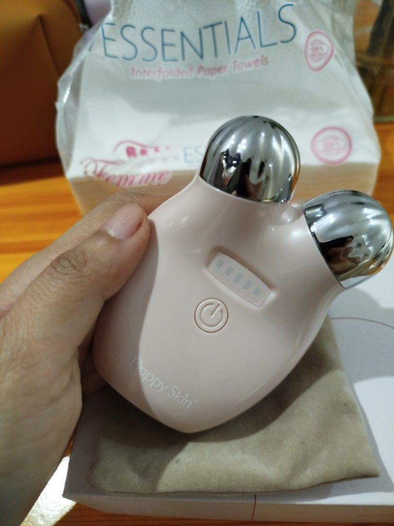 Happy Skin Microcurrent Device (Category: Face Care) located in Caloocan City. Submitted by justmeberl (Listing ID 1470379901, Image 1). Description: still in a good condition rfs decluttering.