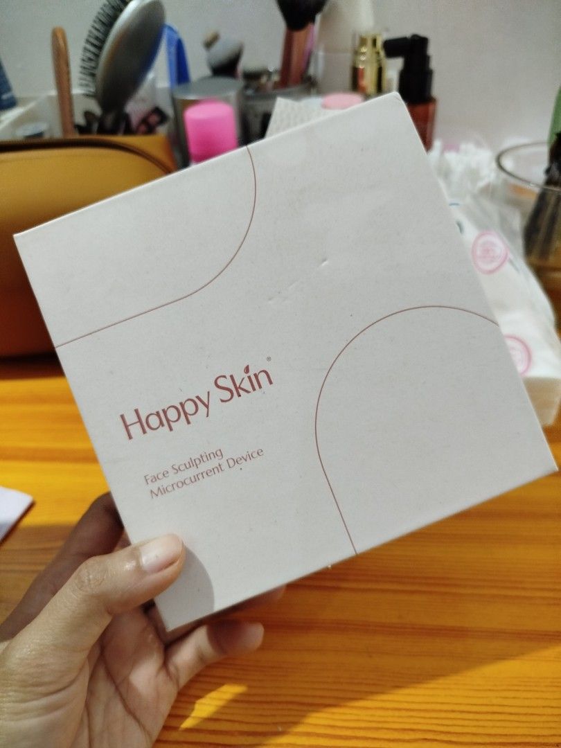 Happy Skin Microcurrent Device (Category: Face Care) located in Caloocan City. Submitted by justmeberl (Listing ID 1470379901, Image 2). Description: still in a good condition rfs decluttering.