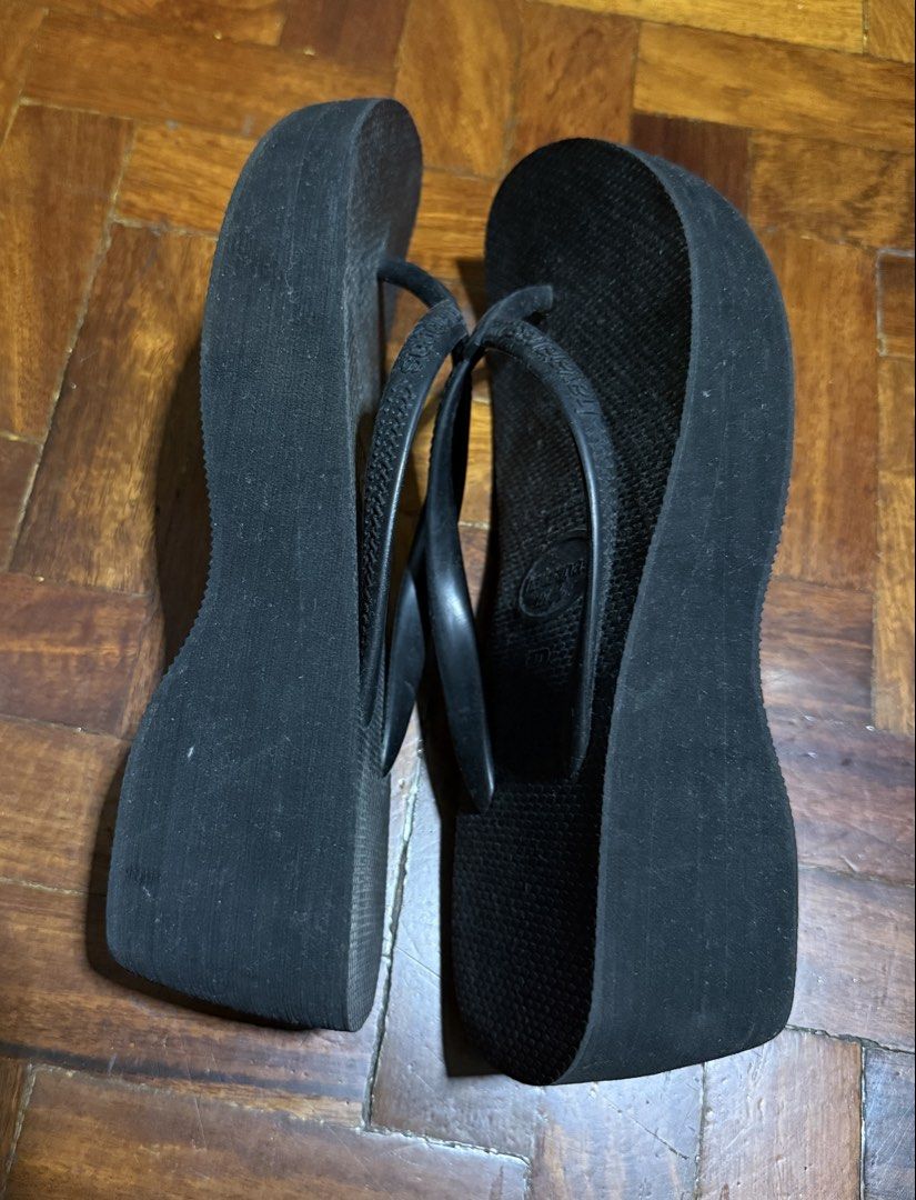 Havaianas high slippers (Category: Slippers and slides) located in San Juan City. Submitted by teas_atbp (Listing ID 1470353150, Image 2). Description: .