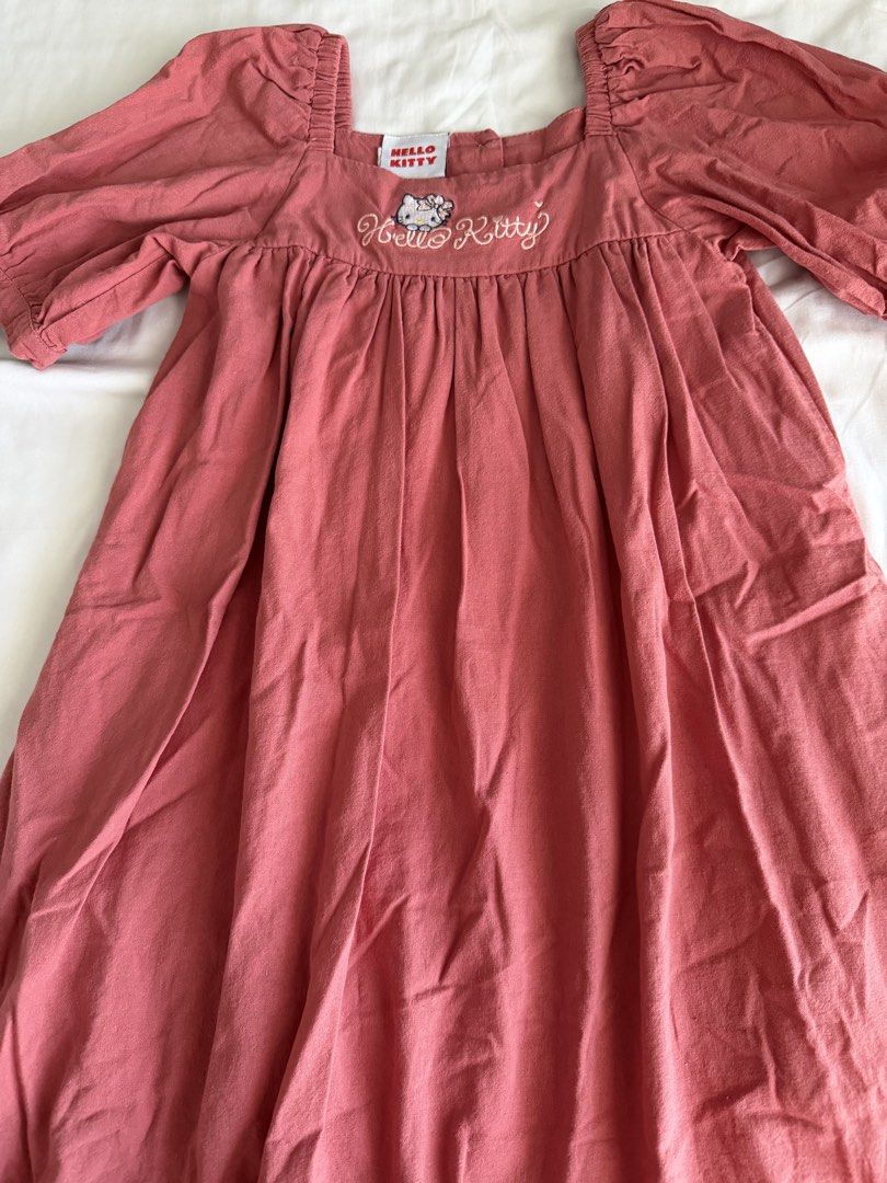 Hello Kitty Pink Square Neck Dress Size 8 (Category: Babies & Kids Fashion) located in Pasig City. Submitted by kekzie30 (Listing ID 1470556842, Image 2). Description: - Dusty pink Kitty dress - Size: 8 - Square neckline & puff sleeves with side ties - Embroidered Kitty text and face graphic - Gathered bodice with a flared skirt - Two small button closures at the back neck - fits 6-8 years old.
