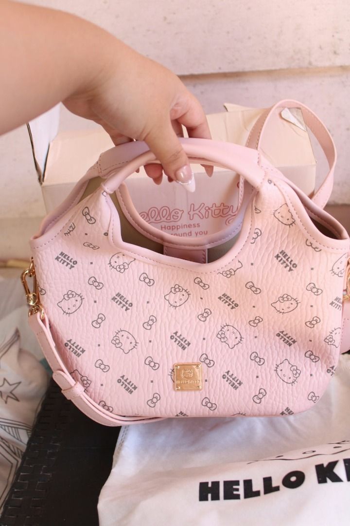 HELLO KITTY SLING BAG (Category: Cross-body Bags) located in Plaridel. Submitted by tteokiemoi (Listing ID 1470411778, Image 3). Description: 🎀 FOR SALE: ORIGINAL HELLO KITTY SLING BAG 🎀 ₱700 ONLY! 🩷✨ 🎁 Brand new with box & dust bag 💗 Bought for ₱1,000 💸 Selling for only ₱700— save ₱300! RFS:Decluttering.