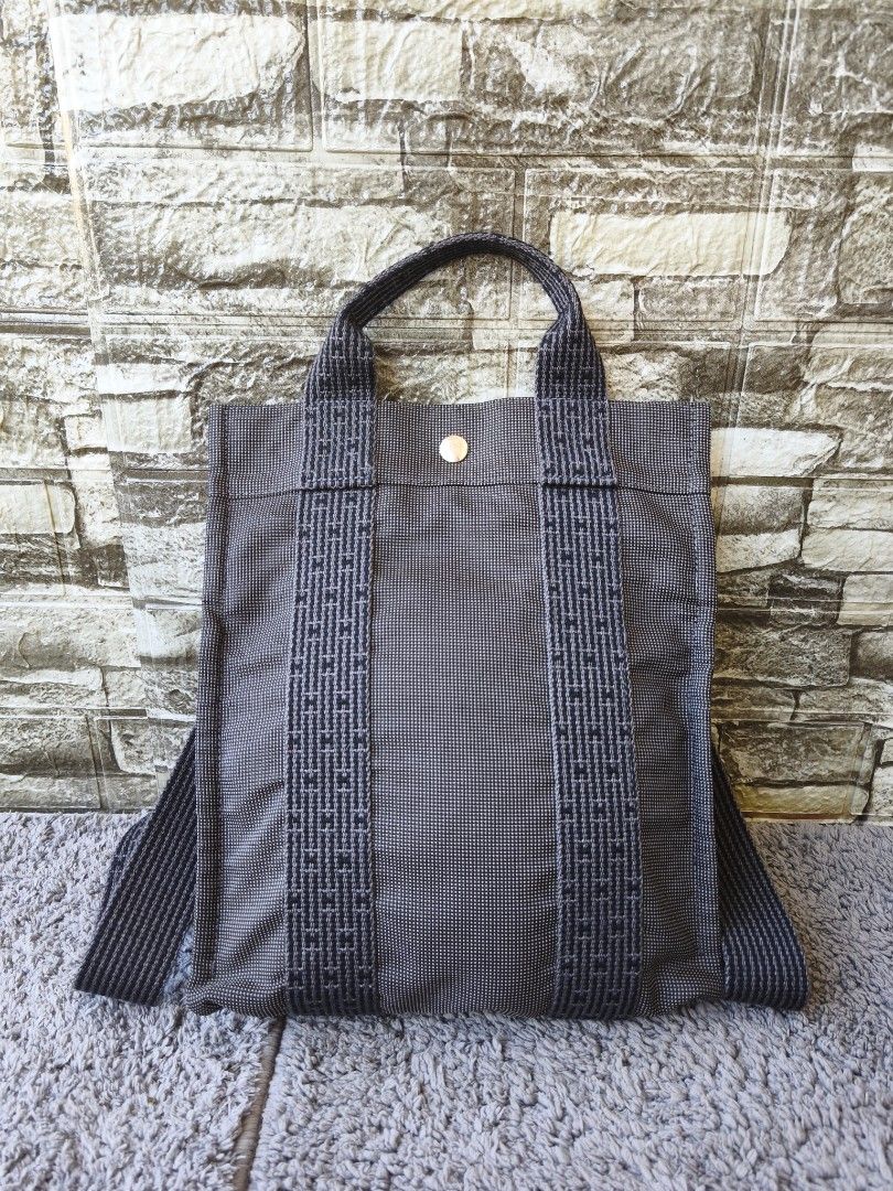 Hermes Herline Backpack Pm Size (Category: Luxury Bags & Wallets) located in Taytay. Submitted by rgun28 (Listing ID 1470483407, Image 2). Description: 🍀 HERMÈS HERLINE BACKPACK BAG🍀 💯% guaranteed original 𝐂𝐨𝐧𝐝𝐢𝐭𝐢𝐨𝐧: In very good used condition Rank A. No flaws..See photos to appreciate.. Money back guaranteed if proven fake by Entrupy. As is where is..NO RETURN!! NO EXCHANGE!! 🔸Before purchasing, please refer to the images for the e
