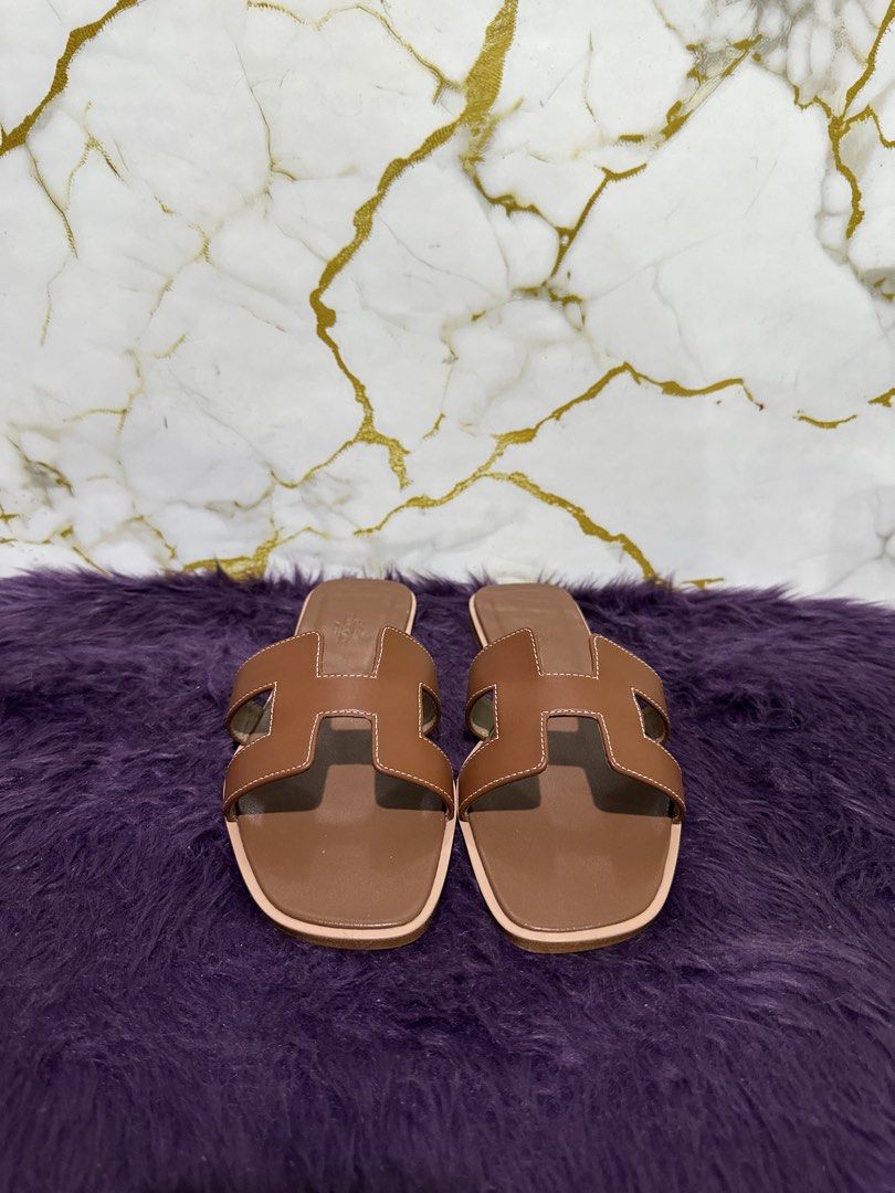 Hermes oran (Category: Flats & Sandals) located in Marikina City. Submitted by georgiaprelovestuff (Listing ID 1470458500, Image 1). Description: size 38 PLEASE READ BEFORE MAKING AN OFFER: 🔹No inclusions since this is preloved 🔹NO to low ballers please 🔹NO meetups due to busy schedule 🔹If you make an offer, please get the item let's not waste each other's time 🔹NO return NO exchange NO cancellation 🔹Please manage your expectation since all