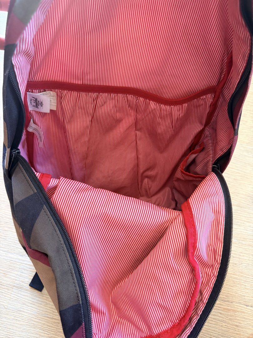 Herschel Heritage Backpack (Category: Backpacks) located in Muntinlupa City. Submitted by cocofinds023 (Listing ID 1470487215, Image 2). Description: .