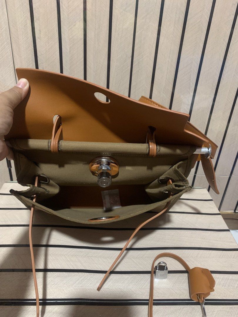 HH Herbag (Category: Cross-body Bags) located in San Fernando. Submitted by preluxuria_online_shop (Listing ID 1470375539, Image 3). Description: .