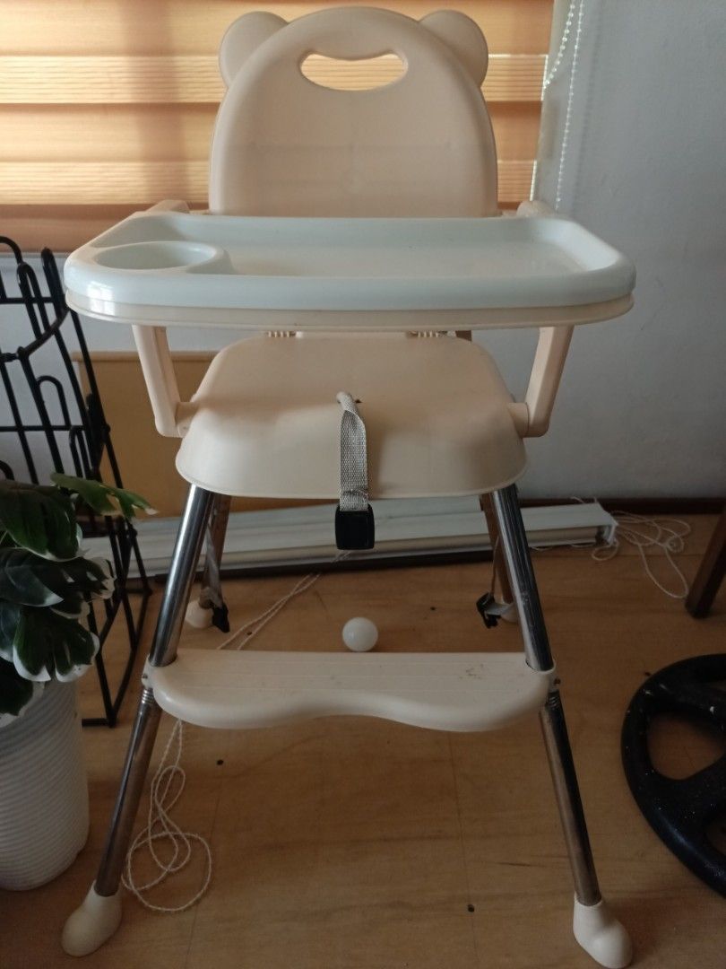 High chair (Category: Baby High Chairs) located in Quezon City. Submitted by cleanmeh (Listing ID 1470365845, Image 1). Description: .