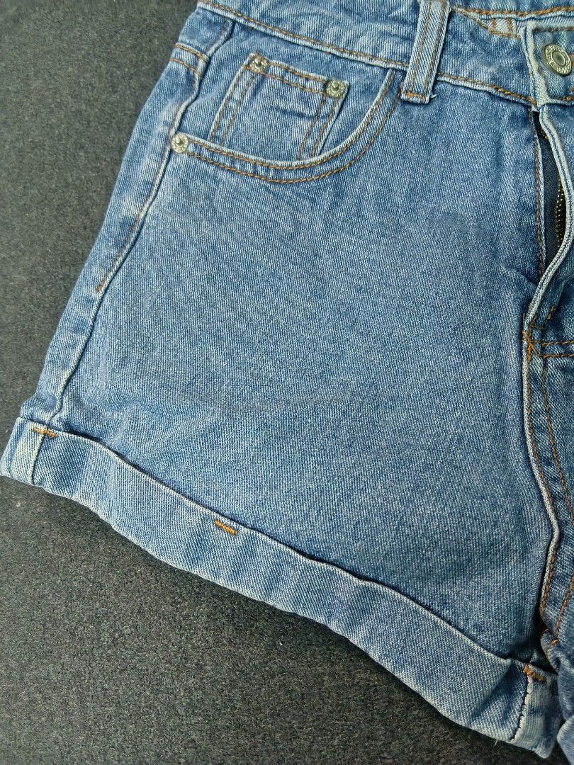 High Waist Clean Cut Denim Shorts (Category: Shorts) located in Manila. Submitted by babymango25 (Listing ID 1470442968, Image 3). Description: Size 25-26 No flaws, just the tag from the back Soft denim Not branded but quality is giving.