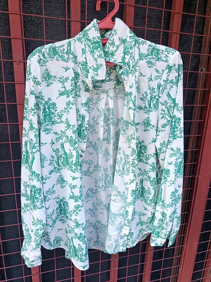 H&M (Category: Longsleeves) located in Aroroy. Submitted by vin2za06 (Listing ID 1470352594, Image 3). Description: The image shows a long-sleeve, button-up blouse from H&M featuring a green and white toile-style scenic/pastoral pattern..