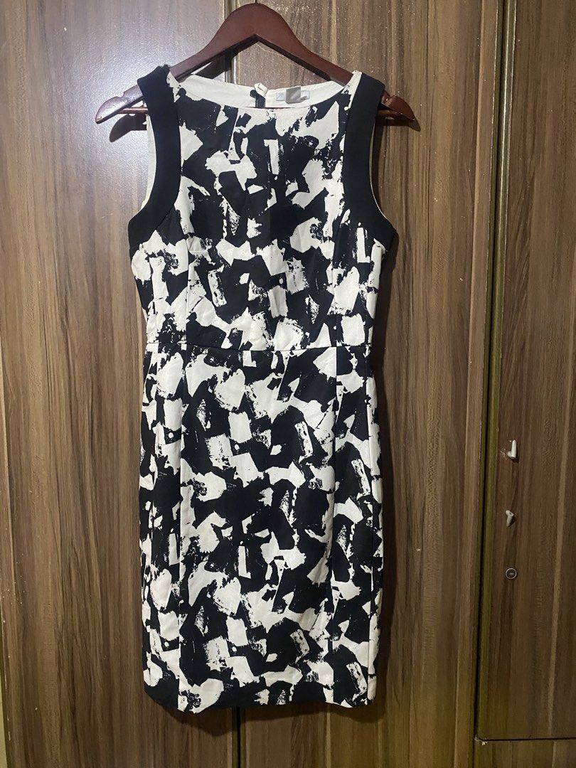 H&M Black & White Shift Dress (Category: Dresses) located in Quezon City. Submitted by ysabellashoppe (Listing ID 1470395139, Image 2). Description: Like new condition H&M Black & White Shift Dress. Size Small. .
