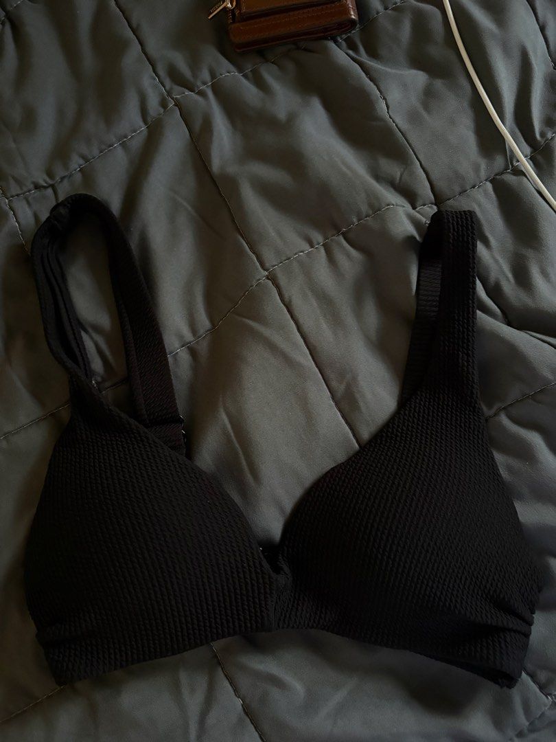 H&M black bikini top (Category: Bikinis & Swimsuits) located in Bauang. Submitted by backburnerbyniki (Listing ID 1470357671, Image 1). Description: .