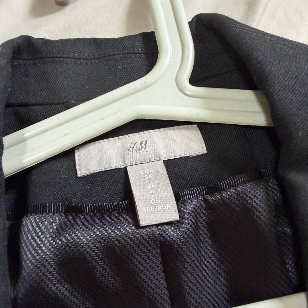 H&M Black Blazer (Category: Coats, Jackets and Outerwear) located in Taytay. Submitted by melaniemaep (Listing ID 1470389158, Image 2). Description: - Brand: H&M - Color: Classic Black - Fit & Style: Single button closure, pocket details on both sides, fully lined interior, clean-cut professional look - Measurements (approximate): * Pit to pit: 15 inches * Total length: 23 inches * Sleeve length: 23 inches - Condition: Excellent.