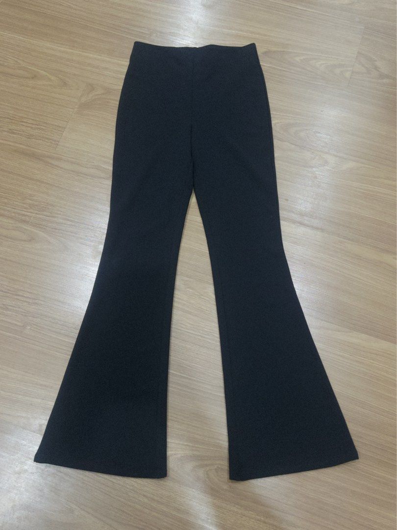 H&M Black Flare Pants XS (Category: Jeans) located in Manila. Submitted by extras_bym (Listing ID 1470443028, Image 1). Description: - Brand: H&M - Size: XS (Great waist fit) - Style: Slim fit through thighs with a flared leg - Material: Stretchy polyester and elastane blend - Versatility: Perfect daily staple, easy to dress up or down.