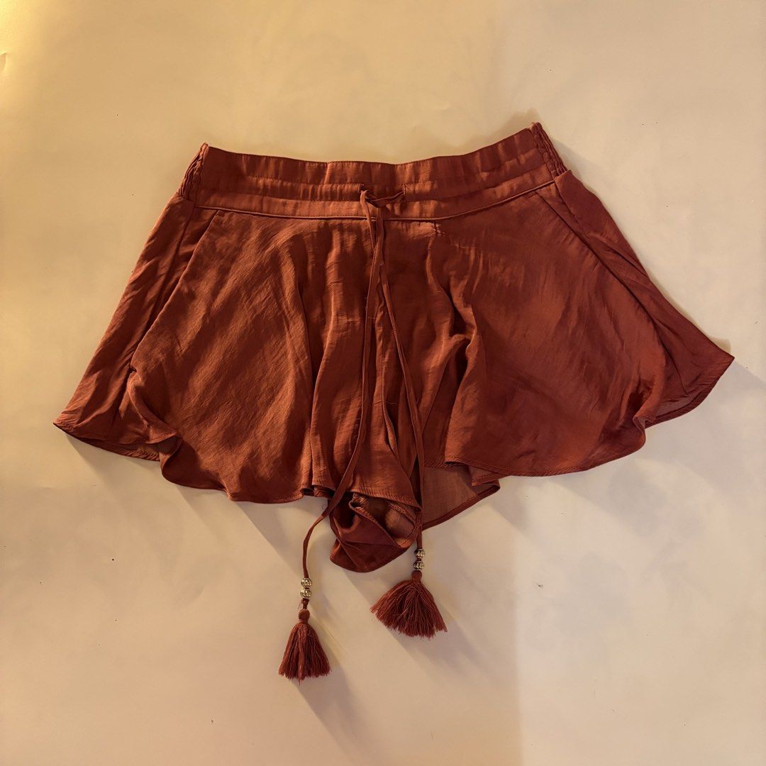 H&M boho pretty flowy shorts (Category: Shorts) located in Quezon City. Submitted by kaelian_couture (Listing ID 1470464670, Image 1). Description: Used once.