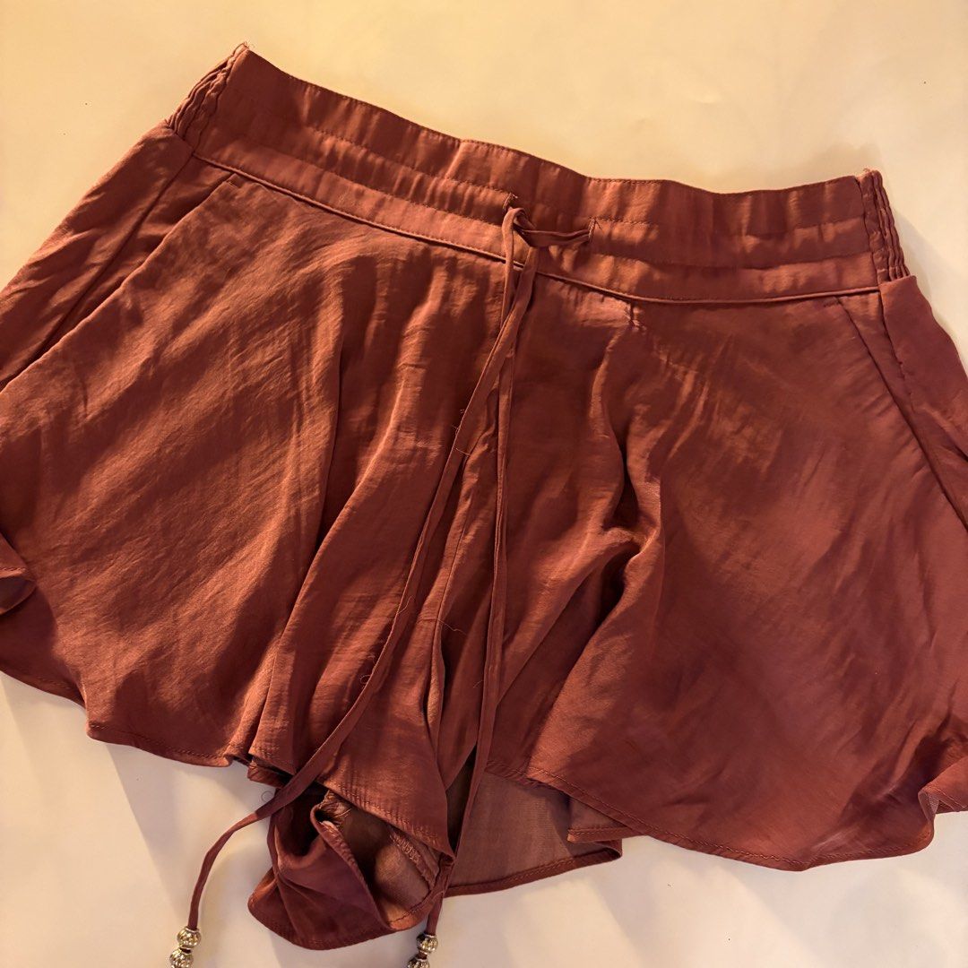 H&M boho pretty flowy shorts (Category: Shorts) located in Quezon City. Submitted by kaelian_couture (Listing ID 1470464670, Image 2). Description: Used once.