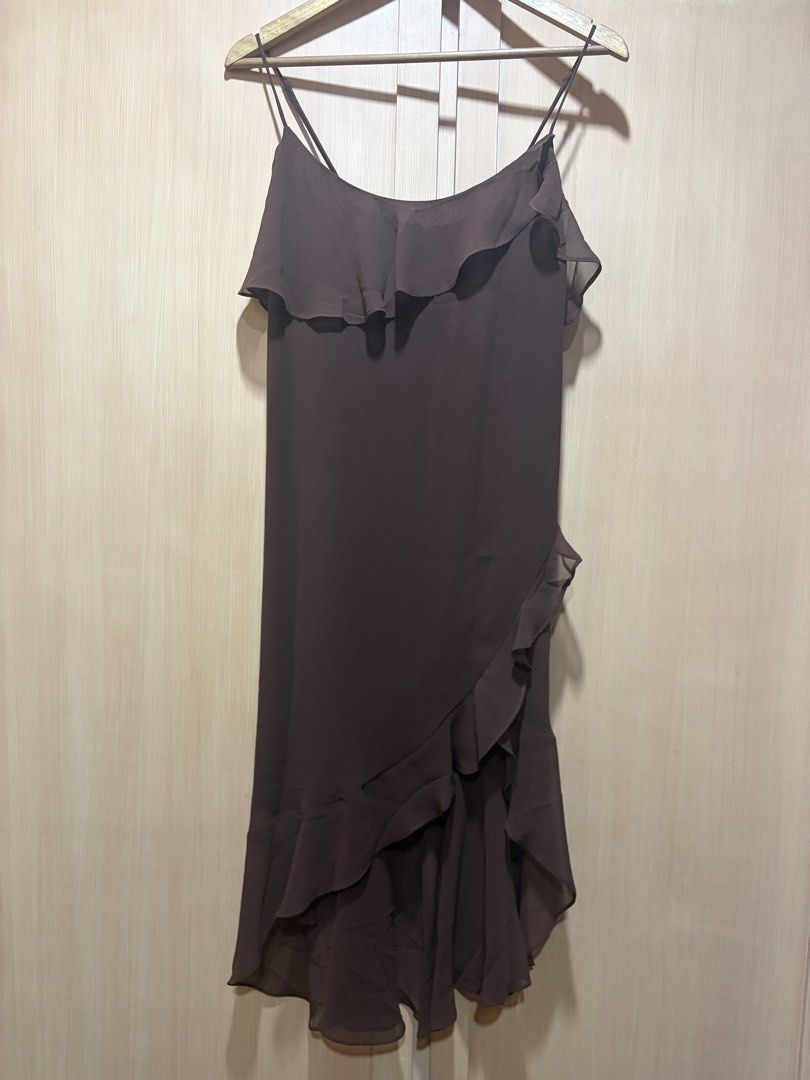 H&M Brown Dress (Category: Dresses) located in Muntinlupa City. Submitted by itsrosecloset (Listing ID 1470475233, Image 1). Description: Brand new with tag .