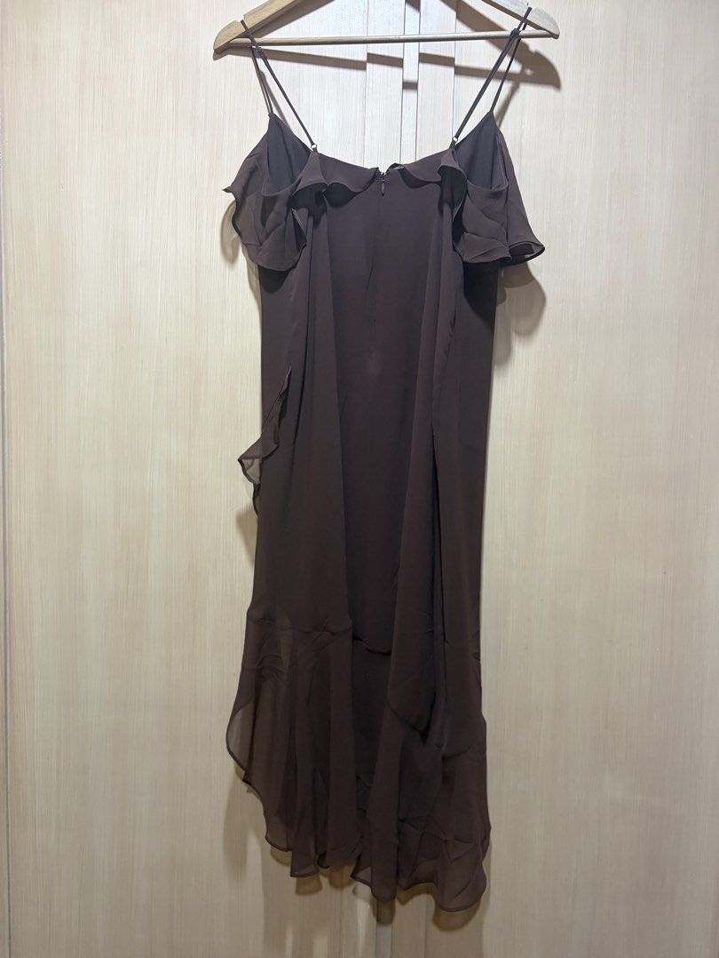 H&M Brown Dress (Category: Dresses) located in Muntinlupa City. Submitted by itsrosecloset (Listing ID 1470475233, Image 2). Description: Brand new with tag .