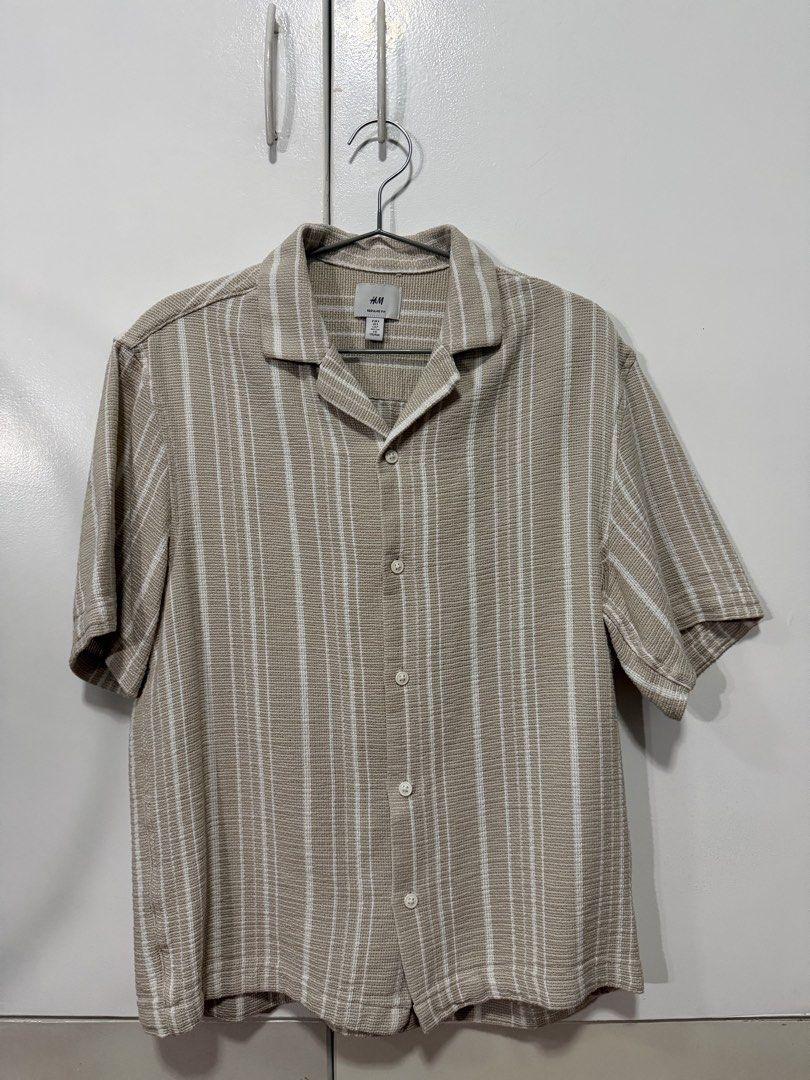 H&M Button Down Shirt (original) (Category: Tshirts & Polo Shirts ) located in Quezon City. Submitted by trias_maxxx (Listing ID 1470378784, Image 1). Description: original H&M button down polo rfs: decluttering size: small; regular fit color: beige and white .