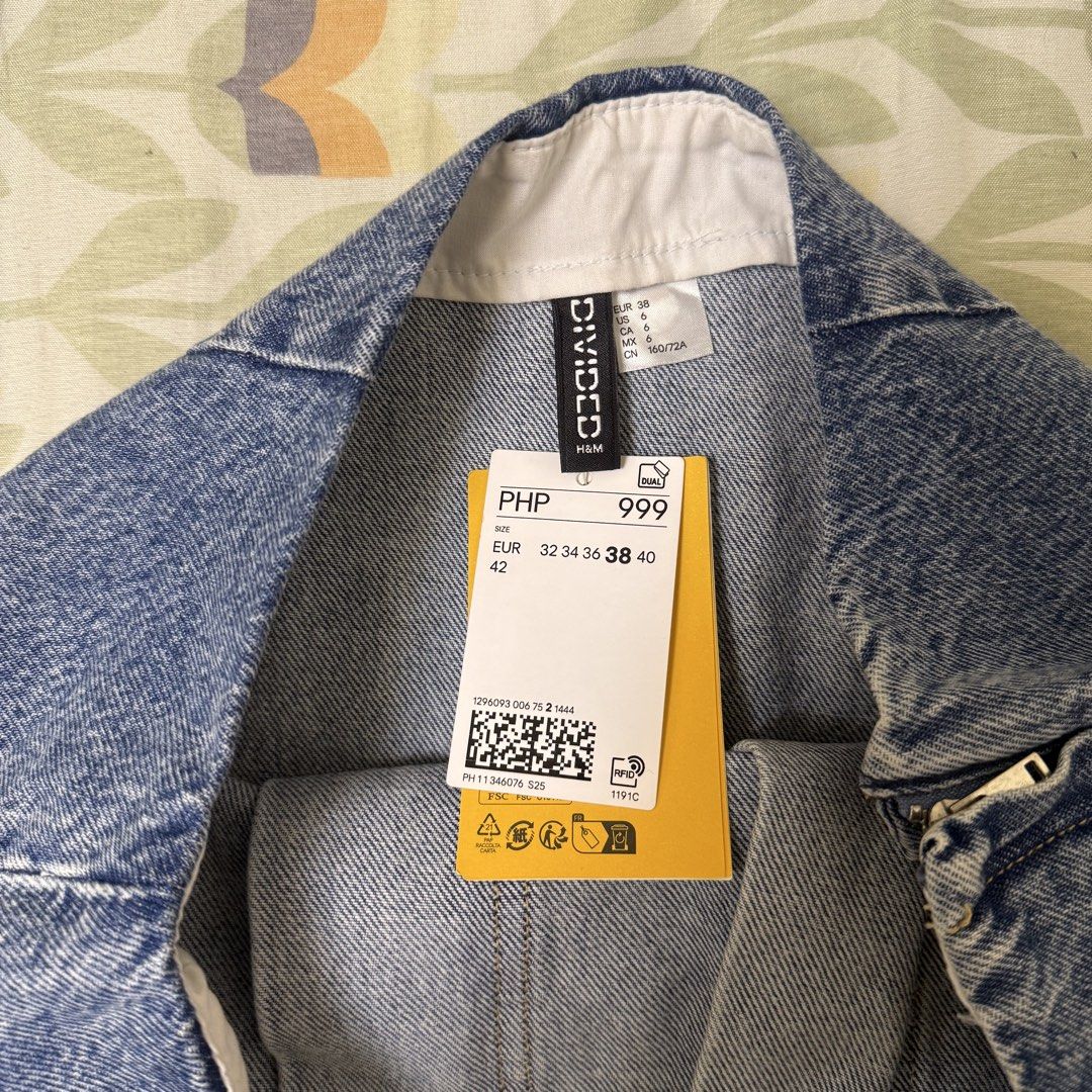 H&M Denim Blue Pleated Skirt (Category: Skirts) located in Manila. Submitted by centipeetles (Listing ID 1470542907, Image 2). Description: never used. wrong size.
