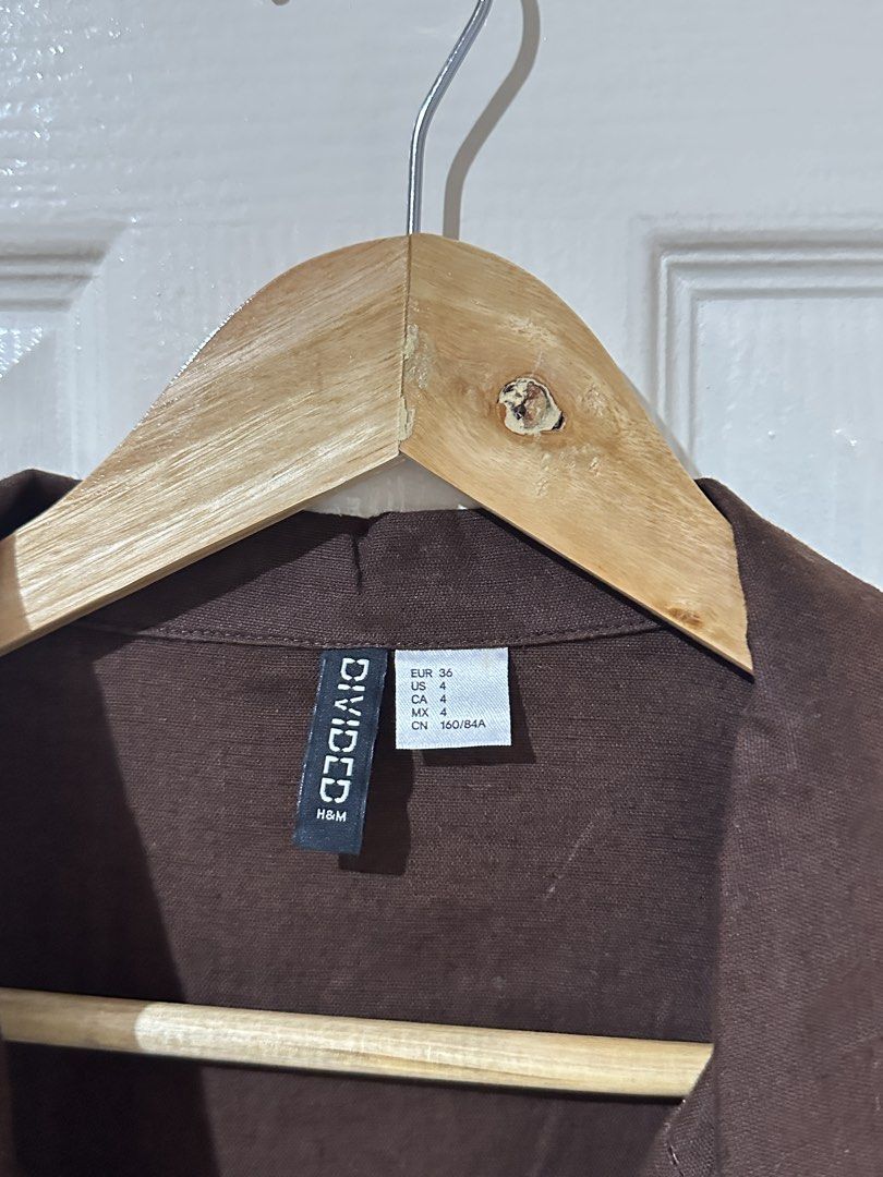 H&M Divided Brown Short Sleeve Crop Top (Category: Shirts) located in Manila. Submitted by ktyyycloset (Listing ID 1470528379, Image 3). Description: - Brand: H&M Divided - Style: Brown short sleeve crop top with collar and button-down front - Size: EUR 36 / US 4 (fits US Small approx) - Condition: Excellent, clean with no stains or damage - Perfect for pairing with high-waisted jeans or skirts.
