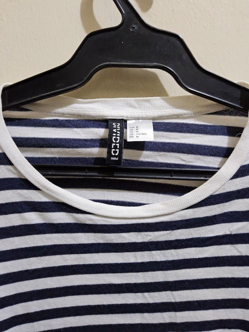 H&M Divided Cropped Navy Striped Longsleeved Top (Category: Longsleeves) located in Taguig. Submitted by ynascorner_ (Listing ID 1470367039, Image 2). Description: h&m divided cropped striped top ⭐️ • size: medium | fits up to large bodyframe • nice fabric, soft, and comfortable for more details, send me a chat 🍎.