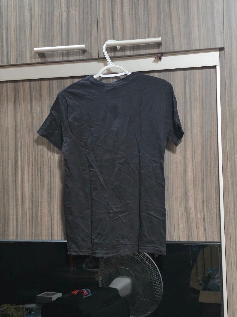 H&M Divided Plain Black T Shirt (Category: Tshirts & Polo Shirts ) located in Quezon City. Submitted by snowflakes.specials (Listing ID 1470513506, Image 3). Description: Size XS Used a few times RFS: Decluttering.