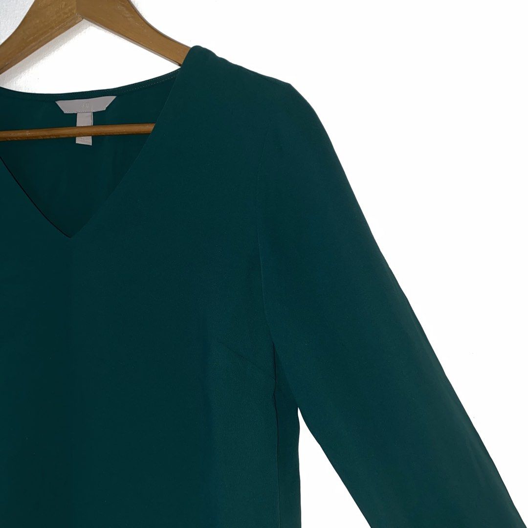 H&M drape long sleeve top (Category: Blouses) located in San Jose del Monte. Submitted by mamiracky (Listing ID 1470447268, Image 2). Description: .